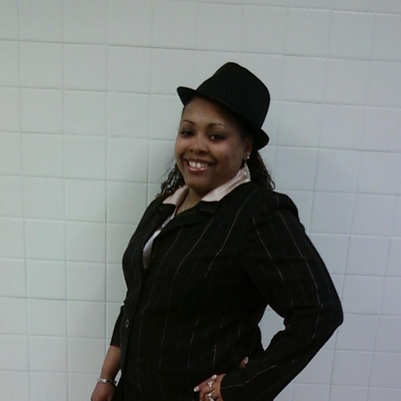 Meet your Posher, Isis - Picture 1 of 1